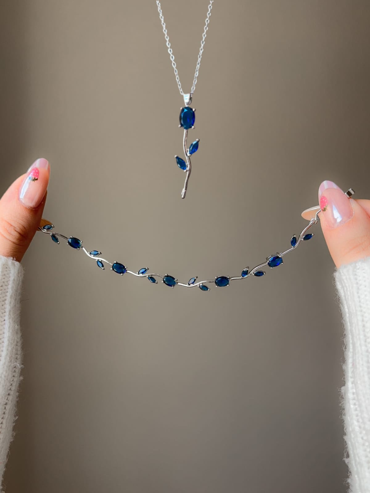 Luminous Tulip Necklace & pendant