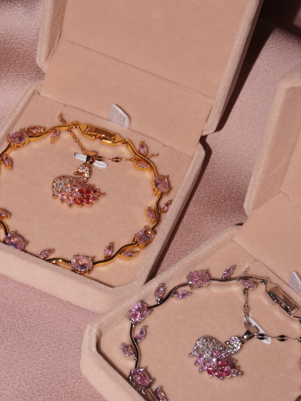 Luminous Swan Pendant + Tulip Bracelet Set (Premium Box Included)