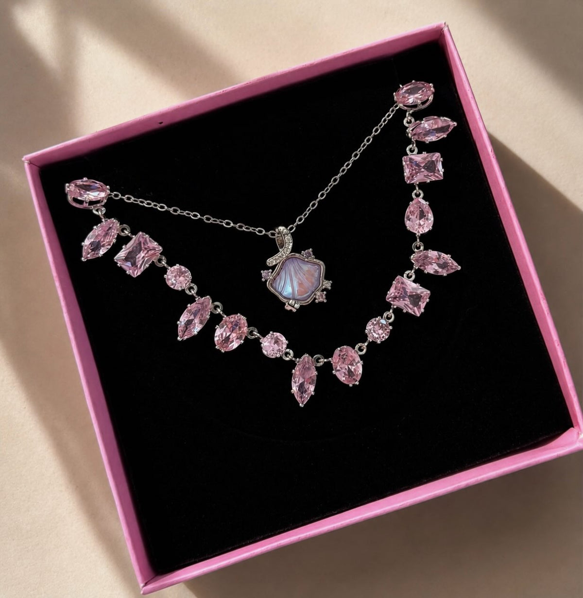 Viral Luminous Tulip u Necklace Set