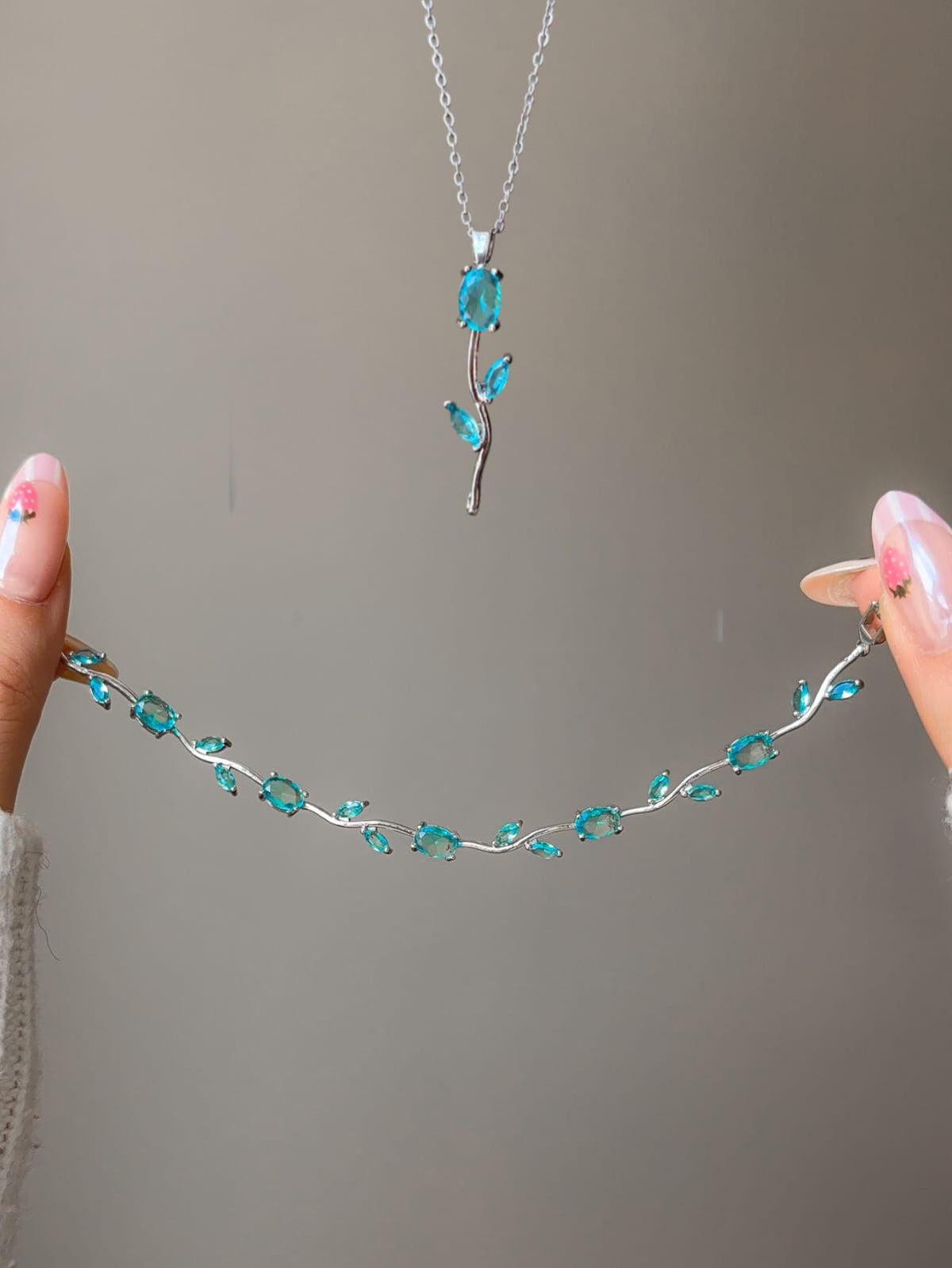 Luminous Tulip Necklace & pendant