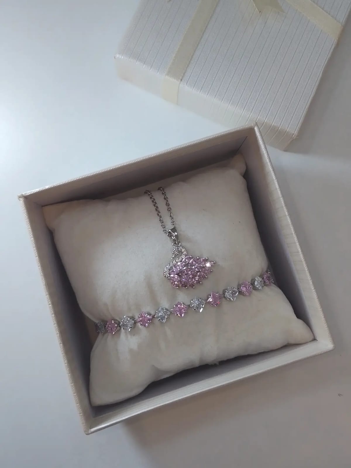 Luminous Swan Pendant + Tulip Bracelet Set